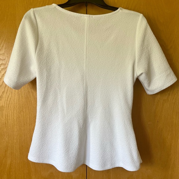 White top - Picture 2 of 2